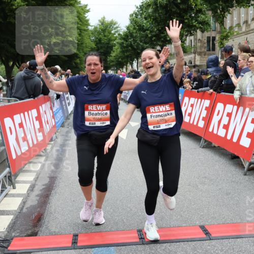 14.06.2026 - REWE Women's Run Strokosch-Dieckow http://msf.ph/oto/9777984 14.06.2026 11:04:08 Ziel 5017, 5195, 5204, 5551, 5637, 5638, 5684, 5876, 5893, 6042, 6047 meine-sportfotos.de