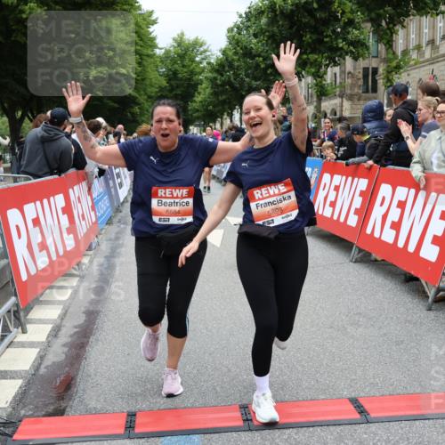 14.06.2026 - REWE Women's Run Strokosch-Dieckow http://msf.ph/oto/9777989 14.06.2026 11:04:08 Ziel 5017, 5195, 5204, 5551, 5637, 5638, 5684, 5876, 5893, 6042, 6047 meine-sportfotos.de