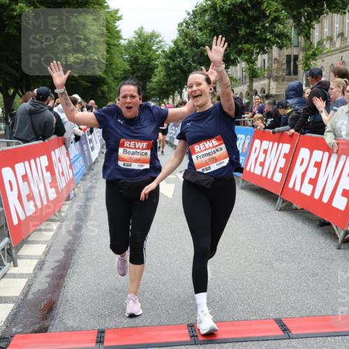 14.06.2026 - REWE Women's Run Strokosch-Dieckow http://msf.ph/oto/9777994 14.06.2026 11:04:08 Ziel 5017, 5195, 5204, 5551, 5637, 5638, 5684, 5876, 5893, 6042, 6047 meine-sportfotos.de