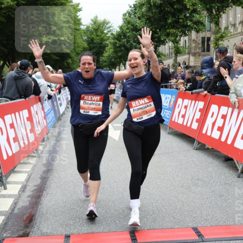14.06.2026 - REWE Women's Run Strokosch-Dieckow http://msf.ph/oto/9777999 14.06.2026 11:04:08 Ziel 5017, 5195, 5204, 5551, 5637, 5638, 5684, 5876, 5893, 6042, 6047 meine-sportfotos.de