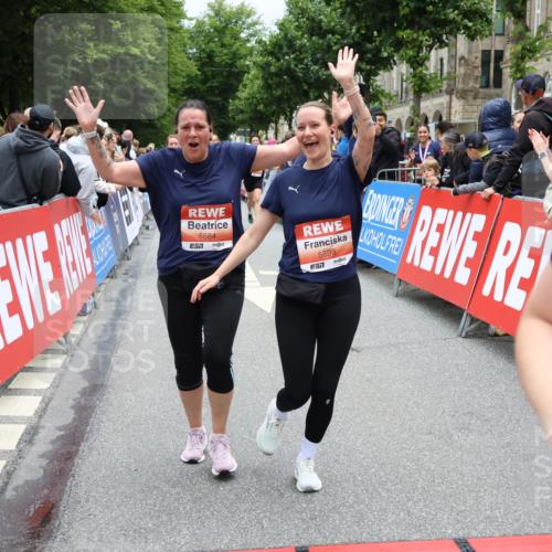 14.06.2026 - REWE Women's Run Strokosch-Dieckow http://msf.ph/oto/9778009 14.06.2026 11:04:08 Ziel 5017, 5195, 5204, 5551, 5637, 5638, 5684, 5876, 5893, 6042, 6047 meine-sportfotos.de