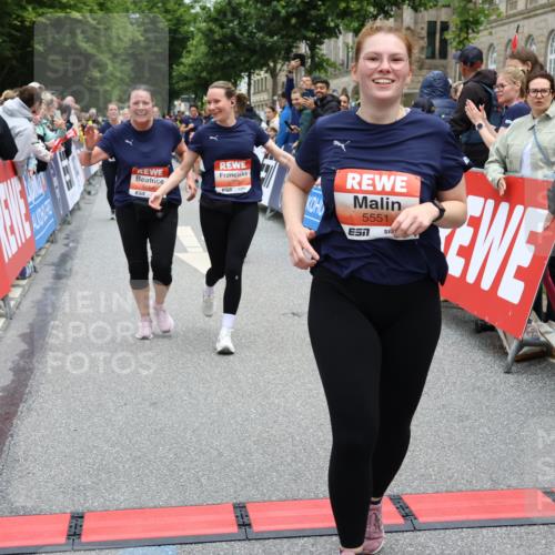 14.06.2026 - REWE Women's Run Strokosch-Dieckow http://msf.ph/oto/9778018 14.06.2026 11:04:07 Ziel 5195, 5204, 5551, 5637, 5638, 5684, 5876, 5893, 6042 meine-sportfotos.de