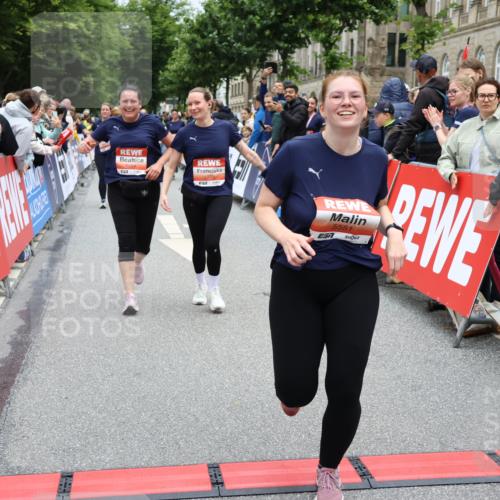 14.06.2026 - REWE Women's Run Strokosch-Dieckow http://msf.ph/oto/9778028 14.06.2026 11:04:07 Ziel 5195, 5204, 5551, 5637, 5638, 5684, 5876, 5893, 6042 meine-sportfotos.de