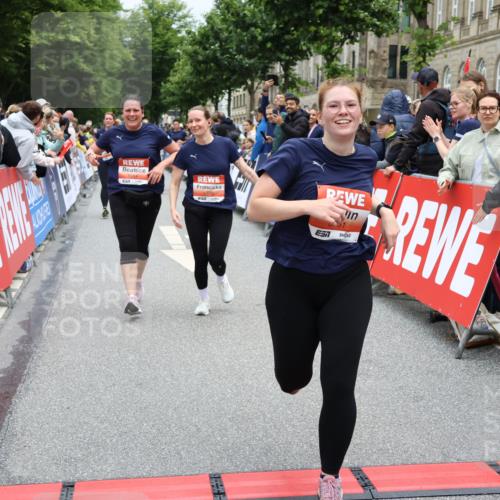 14.06.2026 - REWE Women's Run Strokosch-Dieckow http://msf.ph/oto/9778034 14.06.2026 11:04:07 Ziel 5195, 5204, 5551, 5637, 5638, 5684, 5876, 5893, 6042 meine-sportfotos.de