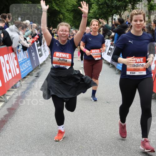 14.06.2026 - REWE Women's Run Strokosch-Dieckow http://msf.ph/oto/9778039 14.06.2026 11:04:04 Ziel 5195, 5204, 5551, 5637, 5638, 5684, 5893, 5951 meine-sportfotos.de