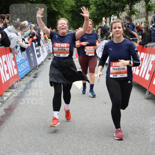 14.06.2026 - REWE Women's Run Strokosch-Dieckow http://msf.ph/oto/9778055 14.06.2026 11:04:04 Ziel 5195, 5204, 5551, 5637, 5638, 5684, 5893, 5951 meine-sportfotos.de