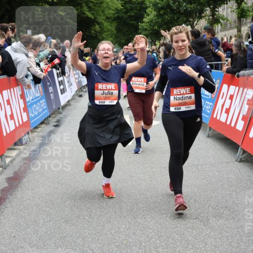 14.06.2026 - REWE Women's Run Strokosch-Dieckow http://msf.ph/oto/9778066 14.06.2026 11:04:04 Ziel 5195, 5204, 5551, 5637, 5638, 5684, 5893, 5951 meine-sportfotos.de