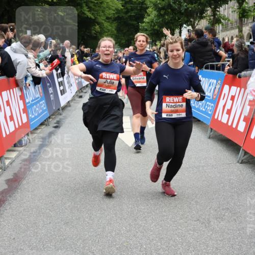 14.06.2026 - REWE Women's Run Strokosch-Dieckow http://msf.ph/oto/9778077 14.06.2026 11:04:04 Ziel 5195, 5204, 5551, 5637, 5638, 5684, 5893, 5951 meine-sportfotos.de