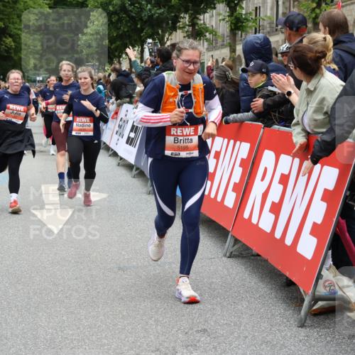 14.06.2026 - REWE Women's Run Strokosch-Dieckow http://msf.ph/oto/9778082 14.06.2026 11:04:03 Ziel 5195, 5204, 5551, 5637, 5638, 5951 meine-sportfotos.de