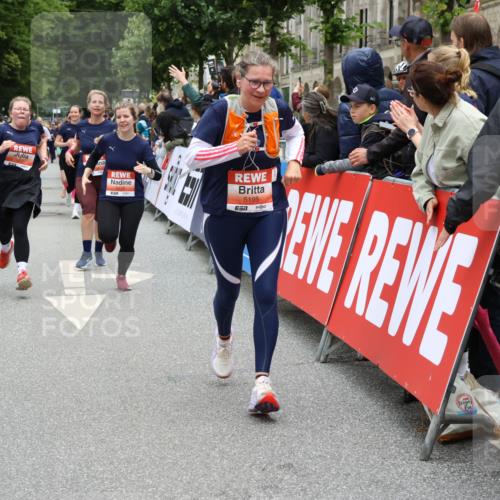 14.06.2026 - REWE Women's Run Strokosch-Dieckow http://msf.ph/oto/9778087 14.06.2026 11:04:03 Ziel 5195, 5204, 5551, 5637, 5638, 5951 meine-sportfotos.de