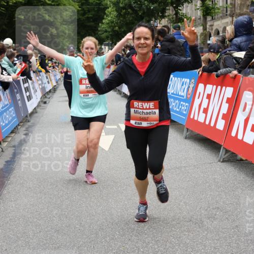 14.06.2026 - REWE Women's Run Strokosch-Dieckow http://msf.ph/oto/9778184 14.06.2026 11:03:53 Ziel 5030, 5297, 5457, 5660, 5951 meine-sportfotos.de