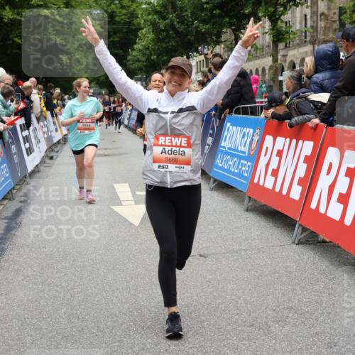 14.06.2026 - REWE Women's Run Strokosch-Dieckow http://msf.ph/oto/9778201 14.06.2026 11:03:51 Ziel 5030, 5297, 5457, 5660, 5823 meine-sportfotos.de