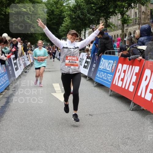 14.06.2026 - REWE Women's Run Strokosch-Dieckow http://msf.ph/oto/9778241 14.06.2026 11:03:51 Ziel 5030, 5297, 5457, 5660, 5823 meine-sportfotos.de