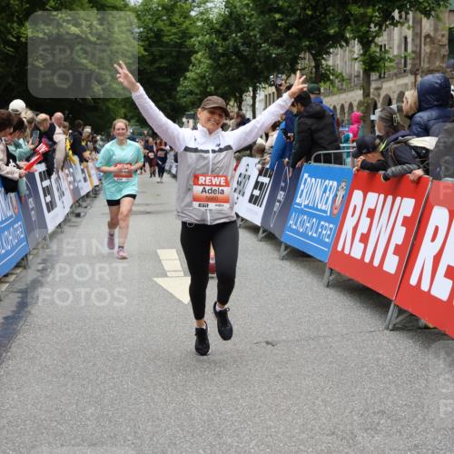 14.06.2026 - REWE Women's Run Strokosch-Dieckow http://msf.ph/oto/9778247 14.06.2026 11:03:51 Ziel 5030, 5297, 5457, 5660, 5823 meine-sportfotos.de