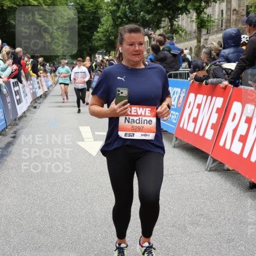 14.06.2026 - REWE Women's Run Strokosch-Dieckow http://msf.ph/oto/9778262 14.06.2026 11:03:47 Ziel 5137, 5297, 5454, 5823 meine-sportfotos.de