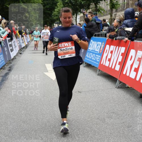 14.06.2026 - REWE Women's Run Strokosch-Dieckow http://msf.ph/oto/9778285 14.06.2026 11:03:47 Ziel 5137, 5297, 5454, 5823 meine-sportfotos.de