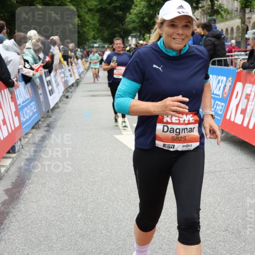 14.06.2026 - REWE Women's Run Strokosch-Dieckow http://msf.ph/oto/9778289 14.06.2026 11:03:44 Ziel 5137, 5167, 5297, 5356, 5454, 5823, 5885, 5914, 6009 meine-sportfotos.de