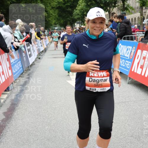 14.06.2026 - REWE Women's Run Strokosch-Dieckow http://msf.ph/oto/9778294 14.06.2026 11:03:44 Ziel 5137, 5167, 5297, 5356, 5454, 5823, 5885, 5914, 6009 meine-sportfotos.de