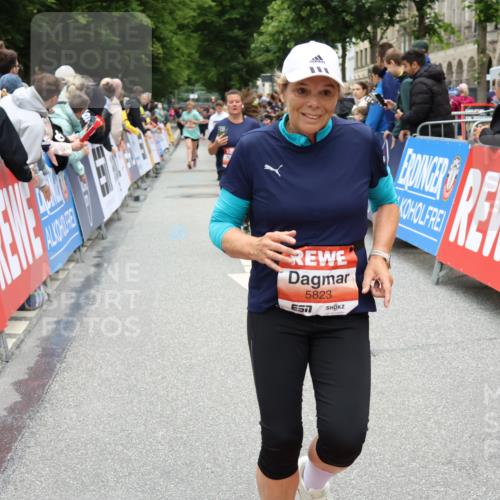 14.06.2026 - REWE Women's Run Strokosch-Dieckow http://msf.ph/oto/9778299 14.06.2026 11:03:44 Ziel 5137, 5167, 5297, 5356, 5454, 5823, 5885, 5914, 6009 meine-sportfotos.de