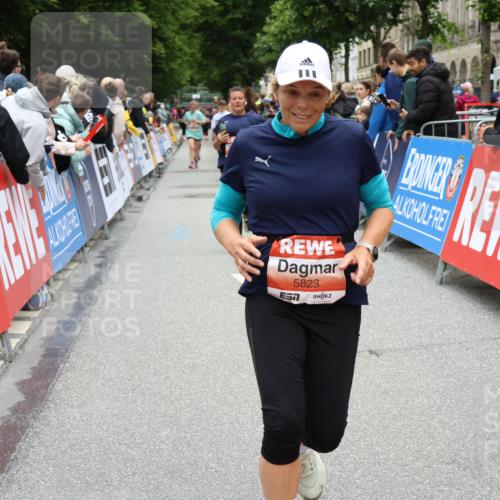14.06.2026 - REWE Women's Run Strokosch-Dieckow http://msf.ph/oto/9778304 14.06.2026 11:03:44 Ziel 5137, 5167, 5297, 5356, 5454, 5823, 5885, 5914, 6009 meine-sportfotos.de
