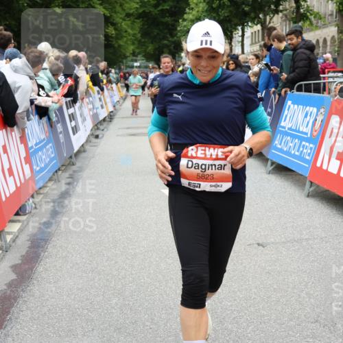 14.06.2026 - REWE Women's Run Strokosch-Dieckow http://msf.ph/oto/9778309 14.06.2026 11:03:44 Ziel 5137, 5167, 5297, 5356, 5454, 5823, 5885, 5914, 6009 meine-sportfotos.de