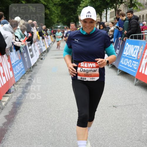 14.06.2026 - REWE Women's Run Strokosch-Dieckow http://msf.ph/oto/9778314 14.06.2026 11:03:44 Ziel 5137, 5167, 5297, 5356, 5454, 5823, 5885, 5914, 6009 meine-sportfotos.de