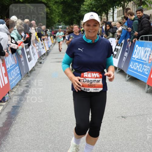 14.06.2026 - REWE Women's Run Strokosch-Dieckow http://msf.ph/oto/9778324 14.06.2026 11:03:44 Ziel 5137, 5167, 5297, 5356, 5454, 5823, 5885, 5914, 6009 meine-sportfotos.de