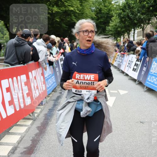 14.06.2026 - REWE Women's Run Strokosch-Dieckow http://msf.ph/oto/9778335 14.06.2026 11:03:41 Ziel 5137, 5167, 5356, 5454, 5566, 5623, 5823, 5835, 5885, 5914, 6009 meine-sportfotos.de