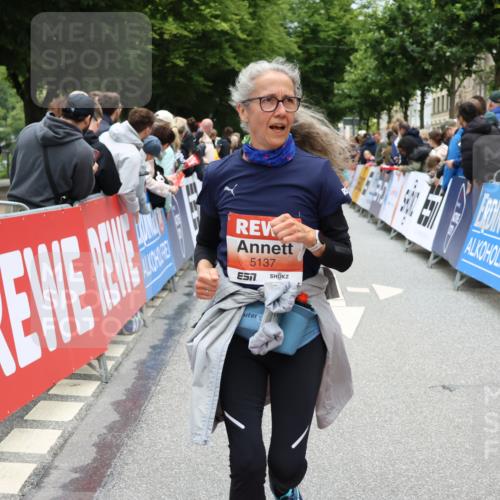 14.06.2026 - REWE Women's Run Strokosch-Dieckow http://msf.ph/oto/9778340 14.06.2026 11:03:41 Ziel 5137, 5167, 5356, 5454, 5566, 5623, 5823, 5835, 5885, 5914, 6009 meine-sportfotos.de