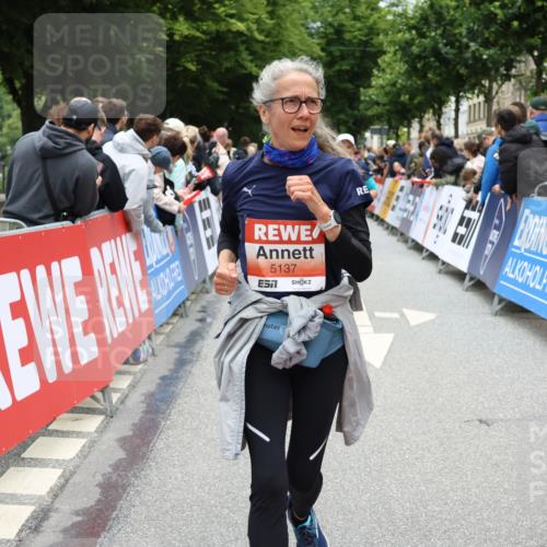 14.06.2026 - REWE Women's Run Strokosch-Dieckow http://msf.ph/oto/9778345 14.06.2026 11:03:41 Ziel 5137, 5167, 5356, 5454, 5566, 5623, 5823, 5835, 5885, 5914, 6009 meine-sportfotos.de