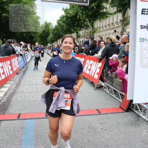14.06.2026 - REWE Women's Run Strokosch-Dieckow http://msf.ph/oto/9778365 14.06.2026 11:03:39 Ziel 5137, 5167, 5356, 5454, 5566, 5623, 5835, 5885, 5914, 6009 meine-sportfotos.de