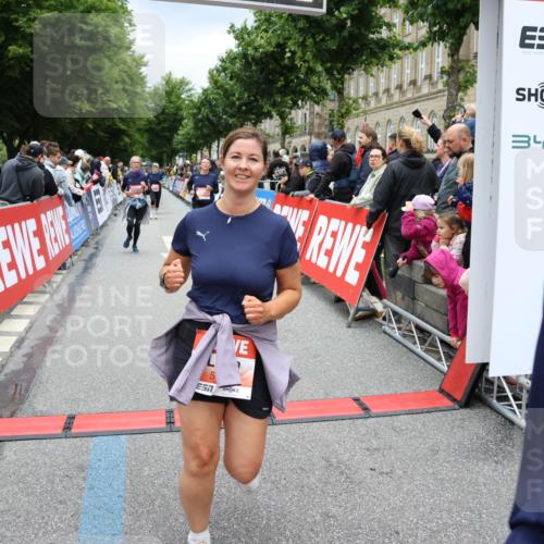 14.06.2026 - REWE Women's Run Strokosch-Dieckow http://msf.ph/oto/9778370 14.06.2026 11:03:39 Ziel 5137, 5167, 5356, 5454, 5566, 5623, 5835, 5885, 5914, 6009 meine-sportfotos.de