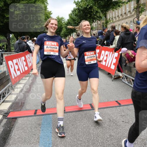 14.06.2026 - REWE Women's Run Strokosch-Dieckow http://msf.ph/oto/9778387 14.06.2026 11:03:37 Ziel 5137, 5167, 5356, 5566, 5623, 5835, 5885, 5914, 6009 meine-sportfotos.de