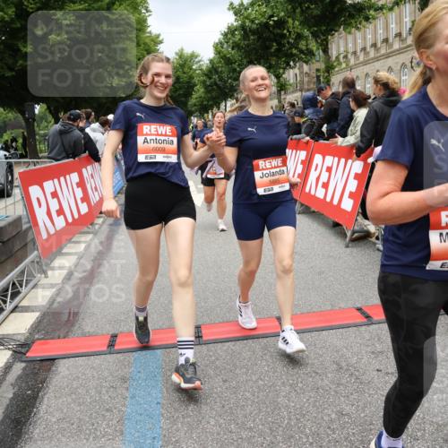 14.06.2026 - REWE Women's Run Strokosch-Dieckow http://msf.ph/oto/9778394 14.06.2026 11:03:37 Ziel 5137, 5167, 5356, 5566, 5623, 5835, 5885, 5914, 6009 meine-sportfotos.de