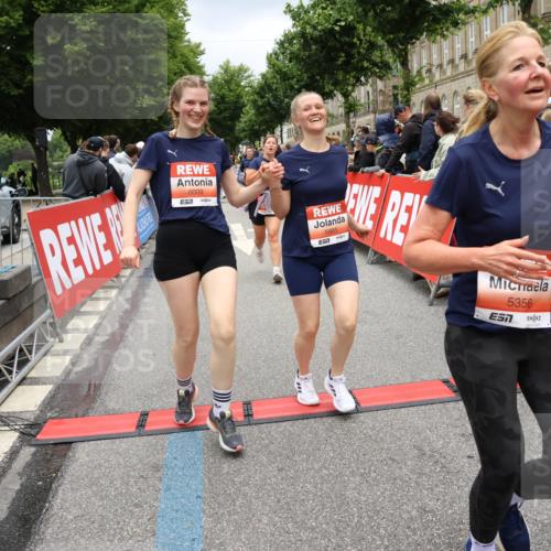 14.06.2026 - REWE Women's Run Strokosch-Dieckow http://msf.ph/oto/9778399 14.06.2026 11:03:37 Ziel 5137, 5167, 5356, 5566, 5623, 5835, 5885, 5914, 6009 meine-sportfotos.de