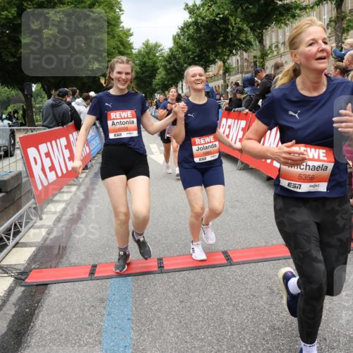 14.06.2026 - REWE Women's Run Strokosch-Dieckow http://msf.ph/oto/9778405 14.06.2026 11:03:37 Ziel 5137, 5167, 5356, 5566, 5623, 5835, 5885, 5914, 6009 meine-sportfotos.de