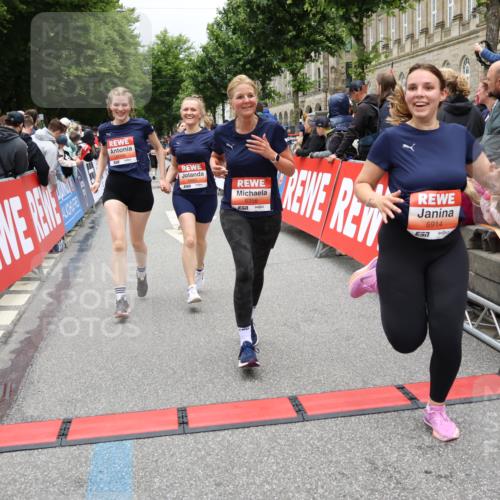 14.06.2026 - REWE Women's Run Strokosch-Dieckow http://msf.ph/oto/9778440 14.06.2026 11:03:36 Ziel 5167, 5356, 5566, 5623, 5835, 5885, 5914, 6009 meine-sportfotos.de