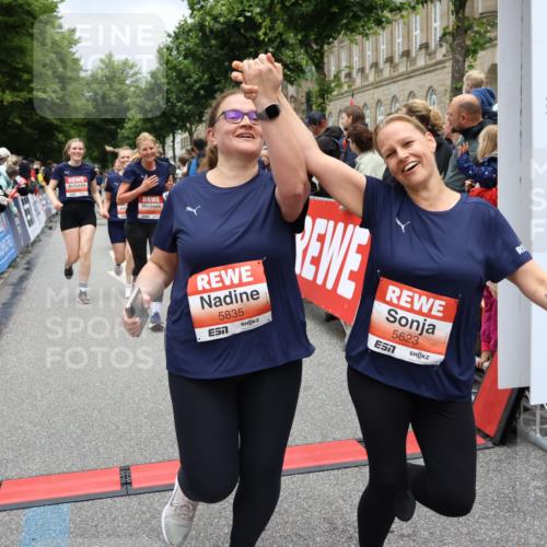 14.06.2026 - REWE Women's Run Strokosch-Dieckow http://msf.ph/oto/9778457 14.06.2026 11:03:35 Ziel 5167, 5356, 5566, 5623, 5835, 5866, 5885, 5914, 5988, 6009 meine-sportfotos.de
