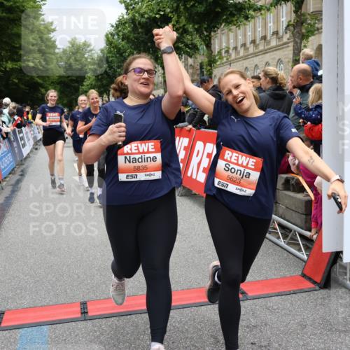 14.06.2026 - REWE Women's Run Strokosch-Dieckow http://msf.ph/oto/9778467 14.06.2026 11:03:35 Ziel 5167, 5356, 5566, 5623, 5835, 5866, 5885, 5914, 5988, 6009 meine-sportfotos.de