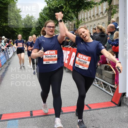 14.06.2026 - REWE Women's Run Strokosch-Dieckow http://msf.ph/oto/9778472 14.06.2026 11:03:35 Ziel 5167, 5356, 5566, 5623, 5835, 5866, 5885, 5914, 5988, 6009 meine-sportfotos.de