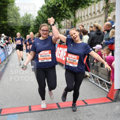 14.06.2026 - REWE Women's Run Strokosch-Dieckow http://msf.ph/oto/9778482 14.06.2026 11:03:35 Ziel 5167, 5356, 5566, 5623, 5835, 5866, 5885, 5914, 5988, 6009 meine-sportfotos.de