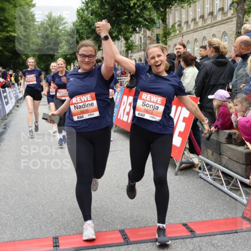 14.06.2026 - REWE Women's Run Strokosch-Dieckow http://msf.ph/oto/9778491 14.06.2026 11:03:35 Ziel 5167, 5356, 5566, 5623, 5835, 5866, 5885, 5914, 5988, 6009 meine-sportfotos.de