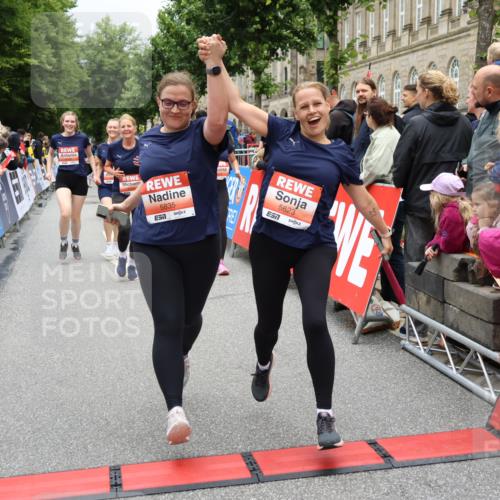 14.06.2026 - REWE Women's Run Strokosch-Dieckow http://msf.ph/oto/9778497 14.06.2026 11:03:35 Ziel 5167, 5356, 5566, 5623, 5835, 5866, 5885, 5914, 5988, 6009 meine-sportfotos.de