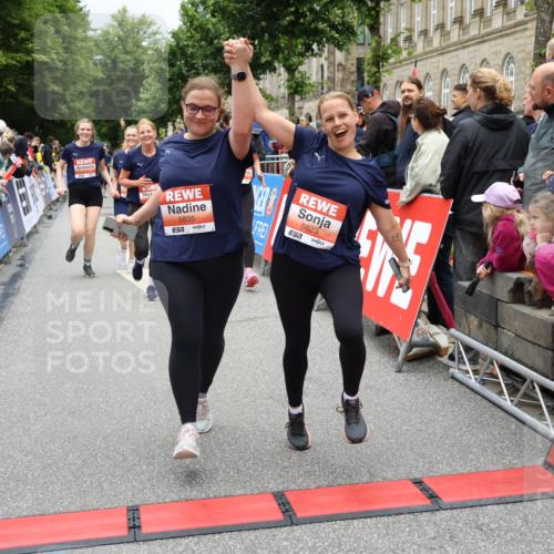 14.06.2026 - REWE Women's Run Strokosch-Dieckow http://msf.ph/oto/9778502 14.06.2026 11:03:35 Ziel 5167, 5356, 5566, 5623, 5835, 5866, 5885, 5914, 5988, 6009 meine-sportfotos.de