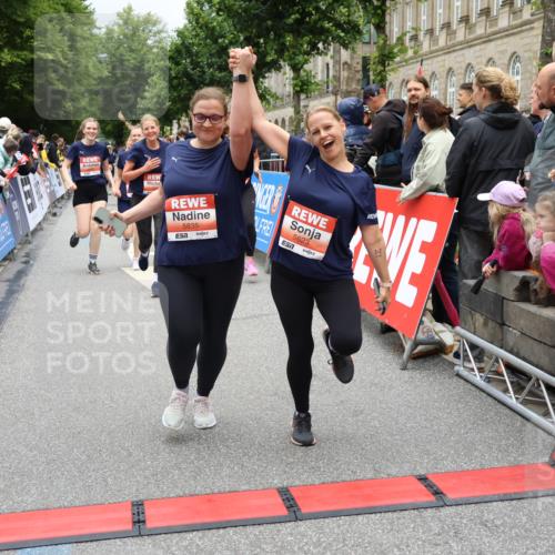 14.06.2026 - REWE Women's Run Strokosch-Dieckow http://msf.ph/oto/9778509 14.06.2026 11:03:35 Ziel 5167, 5356, 5566, 5623, 5835, 5866, 5885, 5914, 5988, 6009 meine-sportfotos.de