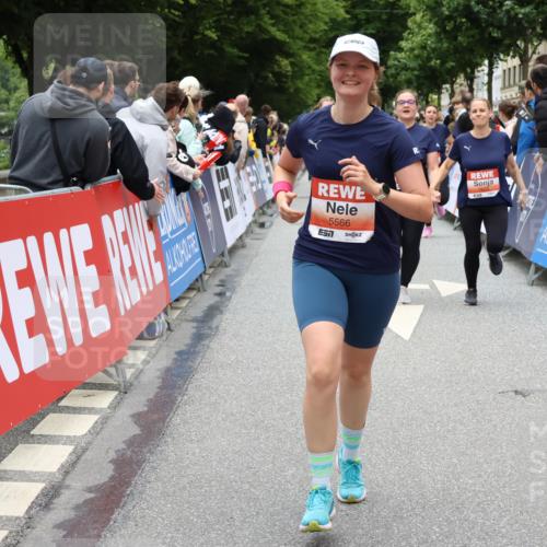 14.06.2026 - REWE Women's Run Strokosch-Dieckow http://msf.ph/oto/9778531 14.06.2026 11:03:33 Ziel 5292, 5293, 5345, 5356, 5367, 5566, 5623, 5835, 5866, 5885, 5914, 5988, 6009 meine-sportfotos.de