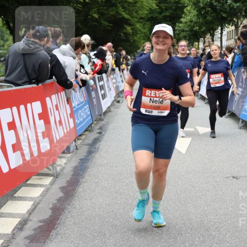 14.06.2026 - REWE Women's Run Strokosch-Dieckow http://msf.ph/oto/9778536 14.06.2026 11:03:32 Ziel 5292, 5293, 5345, 5356, 5367, 5566, 5623, 5835, 5866, 5914, 5988 meine-sportfotos.de