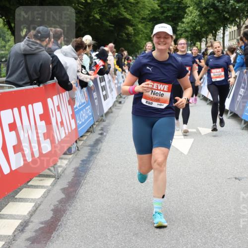 14.06.2026 - REWE Women's Run Strokosch-Dieckow http://msf.ph/oto/9778546 14.06.2026 11:03:32 Ziel 5292, 5293, 5345, 5356, 5367, 5566, 5623, 5835, 5866, 5914, 5988 meine-sportfotos.de