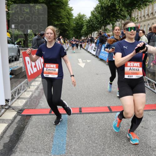 14.06.2026 - REWE Women's Run Strokosch-Dieckow http://msf.ph/oto/9778557 14.06.2026 11:03:27 Ziel 5292, 5293, 5345, 5367, 5449, 5460, 5736, 5783, 5784, 5813, 5866, 5957, 5983, 5988 meine-sportfotos.de