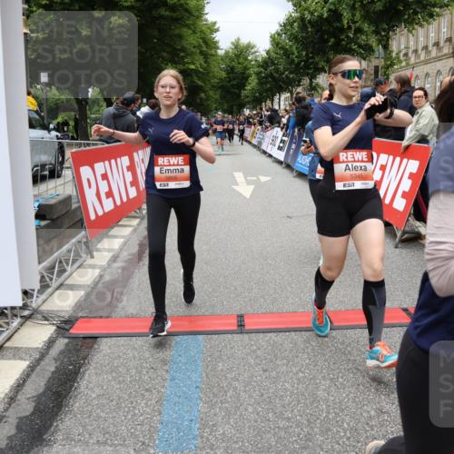 14.06.2026 - REWE Women's Run Strokosch-Dieckow http://msf.ph/oto/9778573 14.06.2026 11:03:27 Ziel 5292, 5293, 5345, 5367, 5449, 5460, 5736, 5783, 5784, 5813, 5866, 5957, 5983, 5988 meine-sportfotos.de